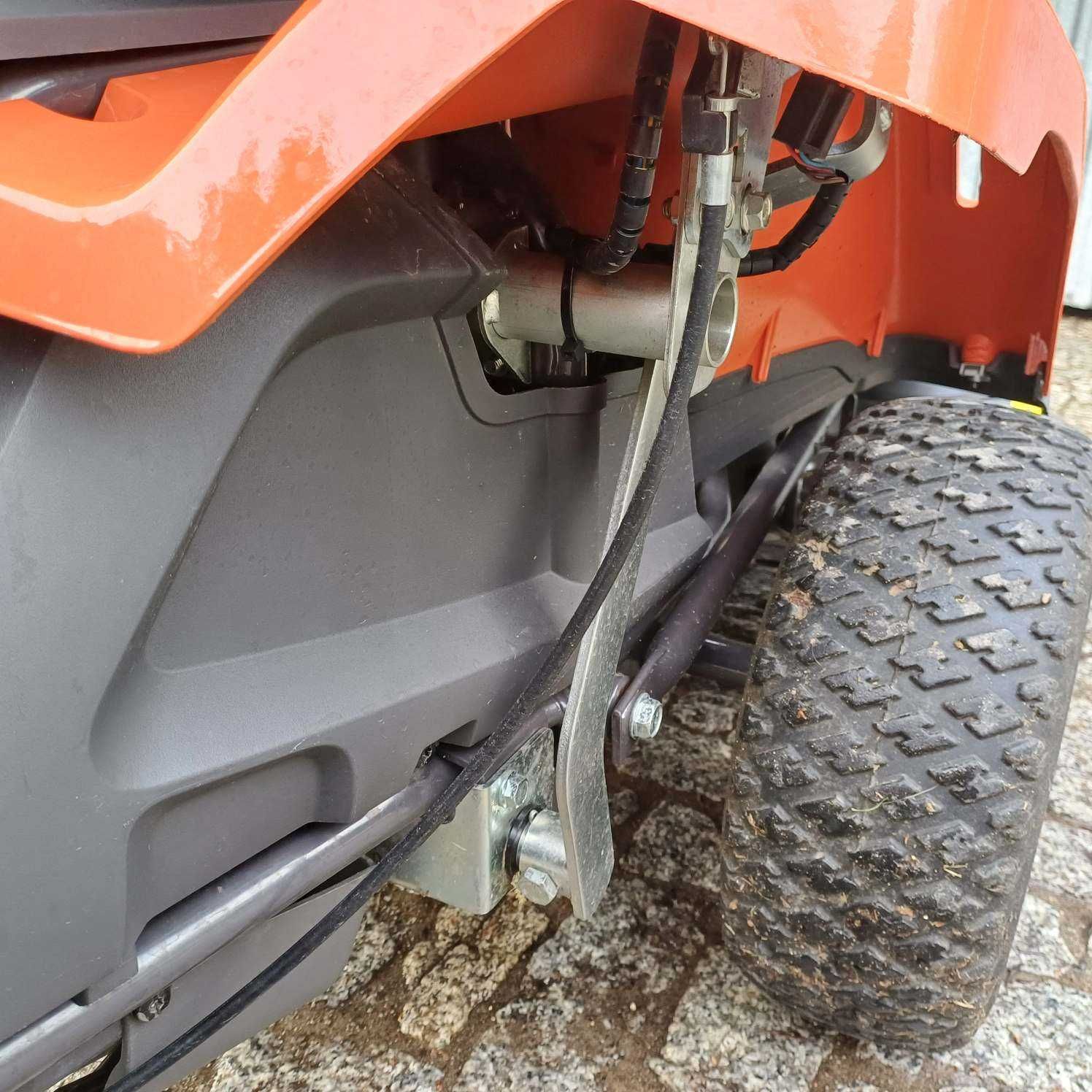 Husqvarna Rider R112C + kosisko Combi 85 Hydrostat stan bdb.