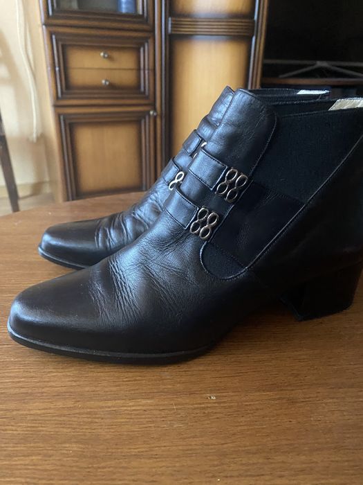 Чобітки , взуття  класичне для ділової жінки