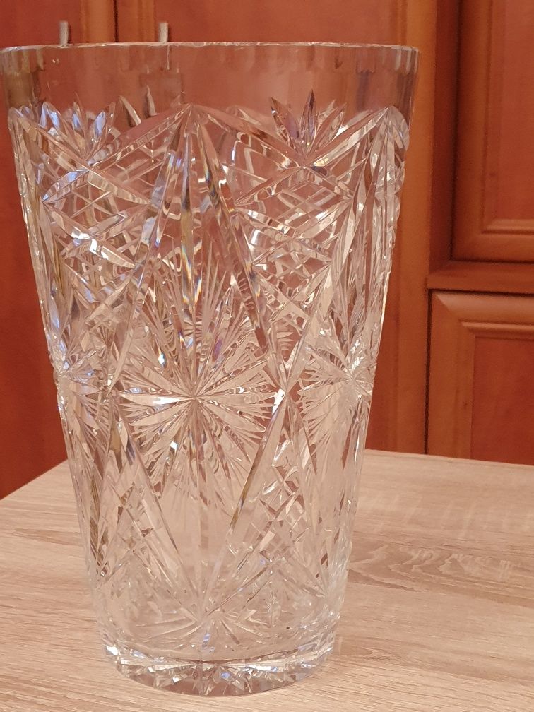 Piękny duży kryształowy wazon
