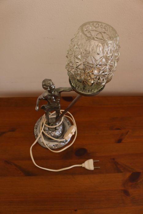 Candeeiro de mesa vintage anos 50 homem-tocha