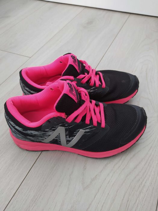 Czarno różowe buty New Balance 36