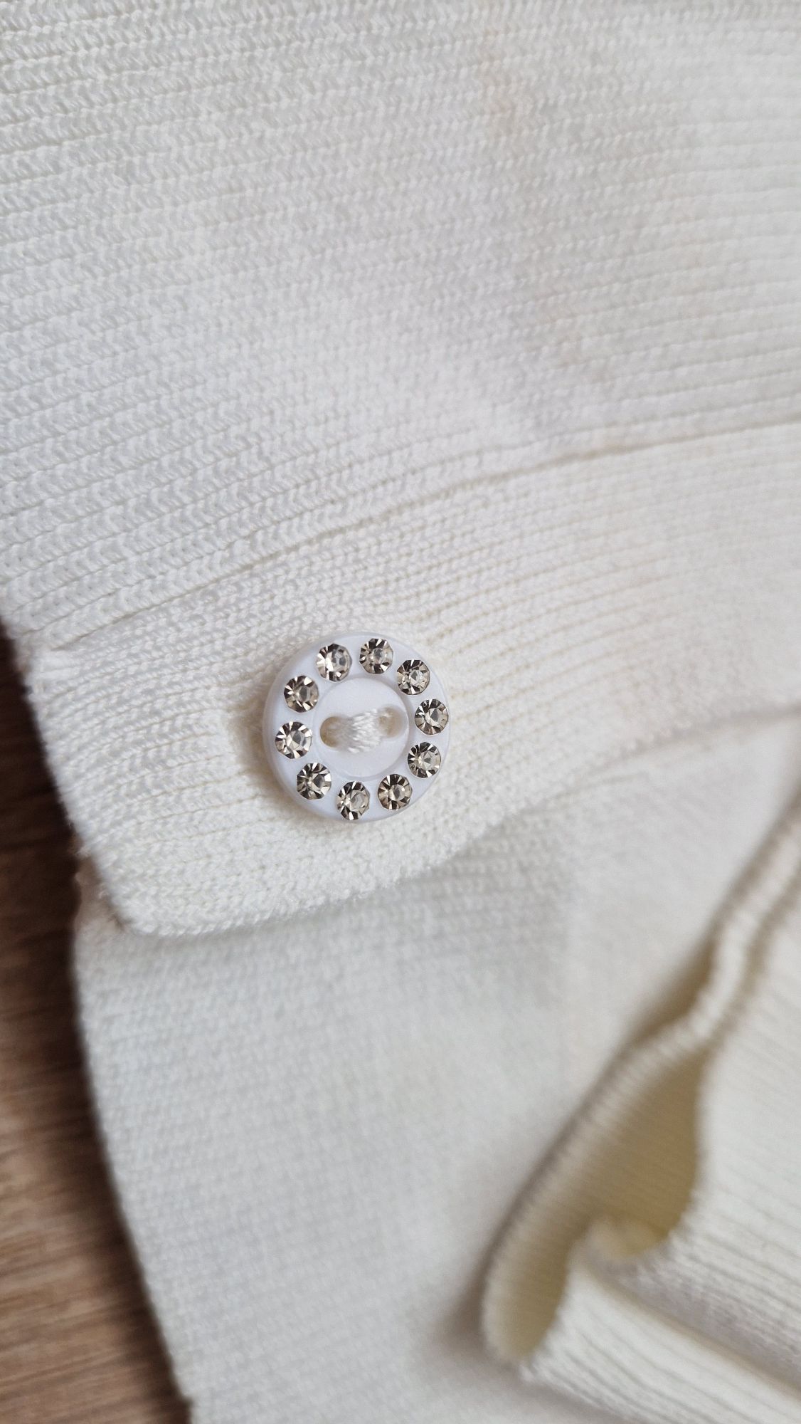 Biały sweterek na guziki Savida, L , tiulowe rękawy, akrylowy