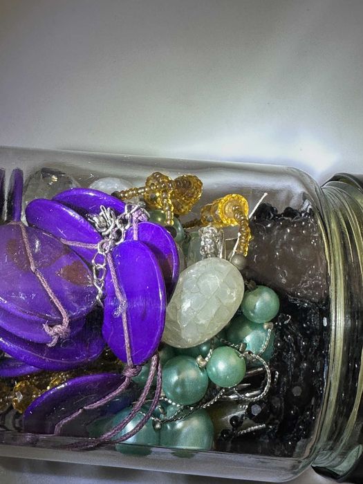Słoik z bizuterią naszyjniki,broszka ,klipsy mystery box tik tok 1