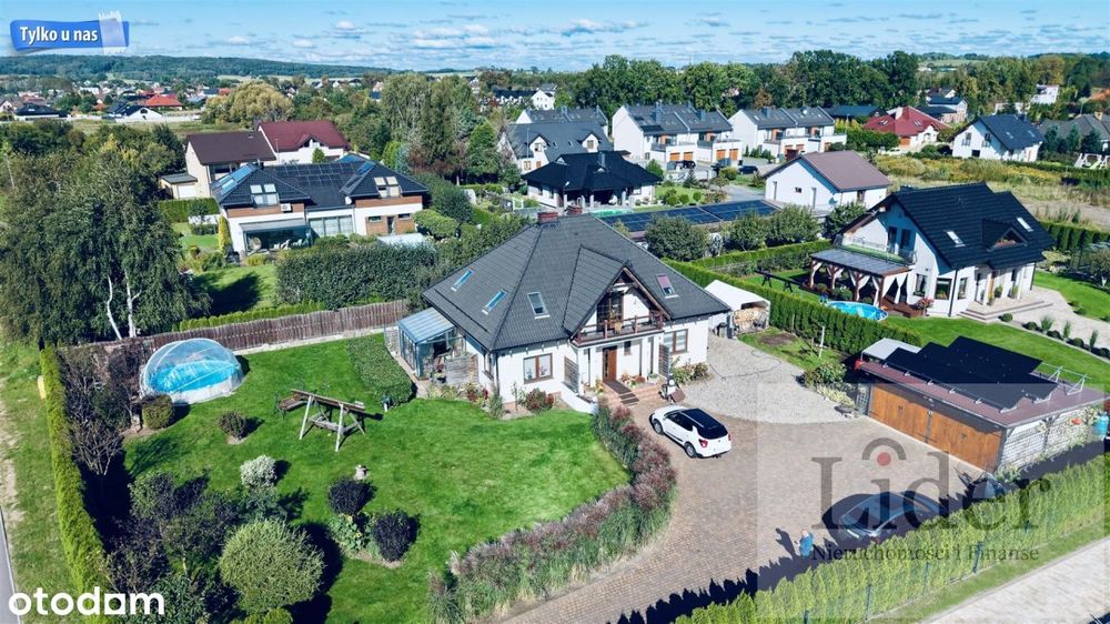 Komfortowy dom jednorodzinny z ogrodem zimowym