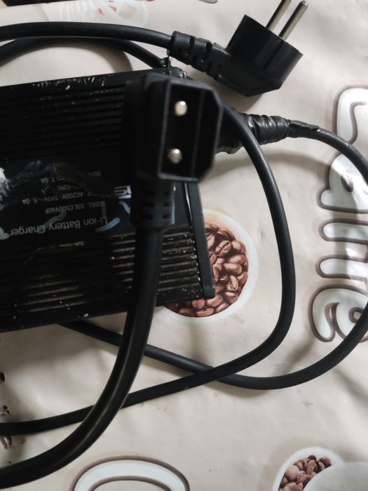 Зарядний пристрій на айму u1s