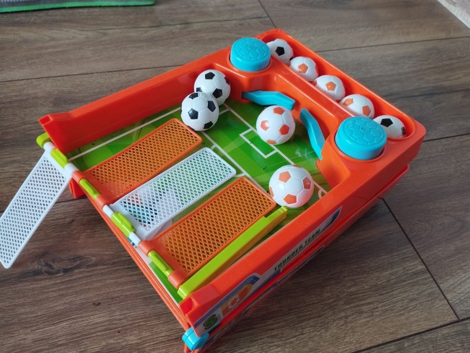 Smiki piłka nożna gra