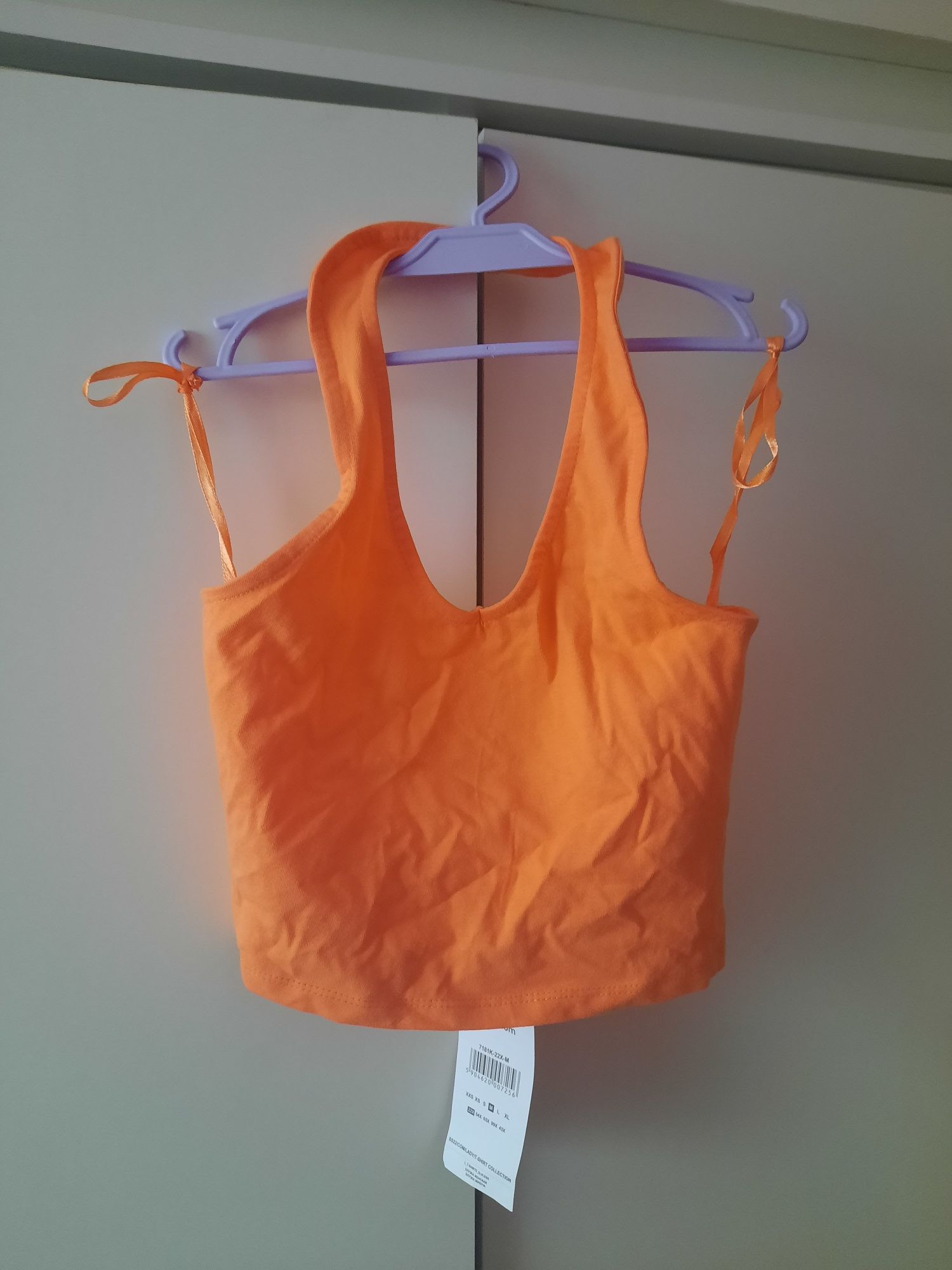 Nowy crop top Sinsay