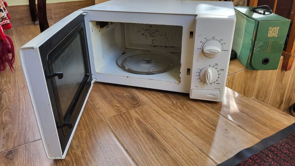 Микроволновка Samsung M1712NR