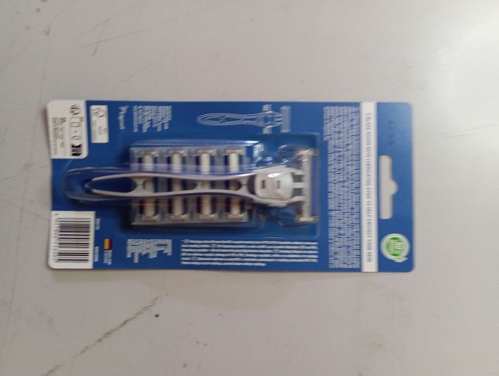 Wilkinson Essentials 3 Hybrid maszynka do golenia i 4 wkłady
