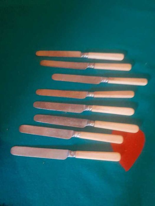 8 Facas cabos em  baquelite