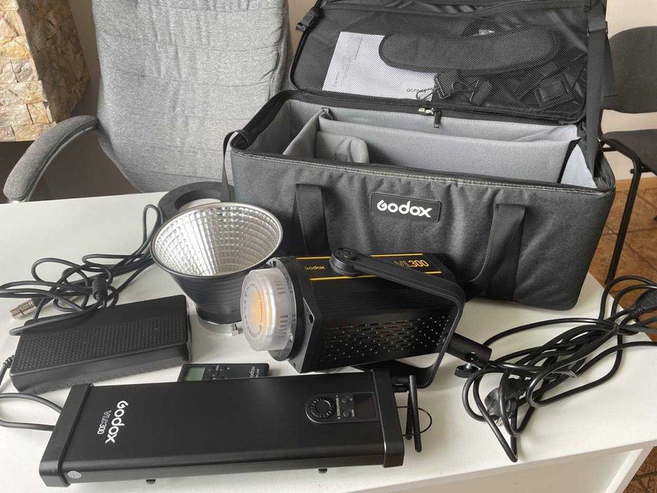 Постійне відеосвітло Godox VL300 LED Video Light (стан легке Б/У)