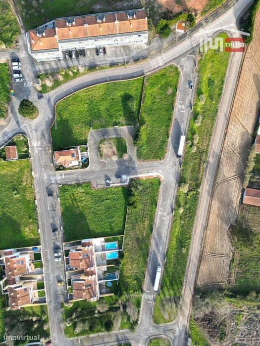 Terreno Urbano com Projecto Aprovado para Moradia Geminada
