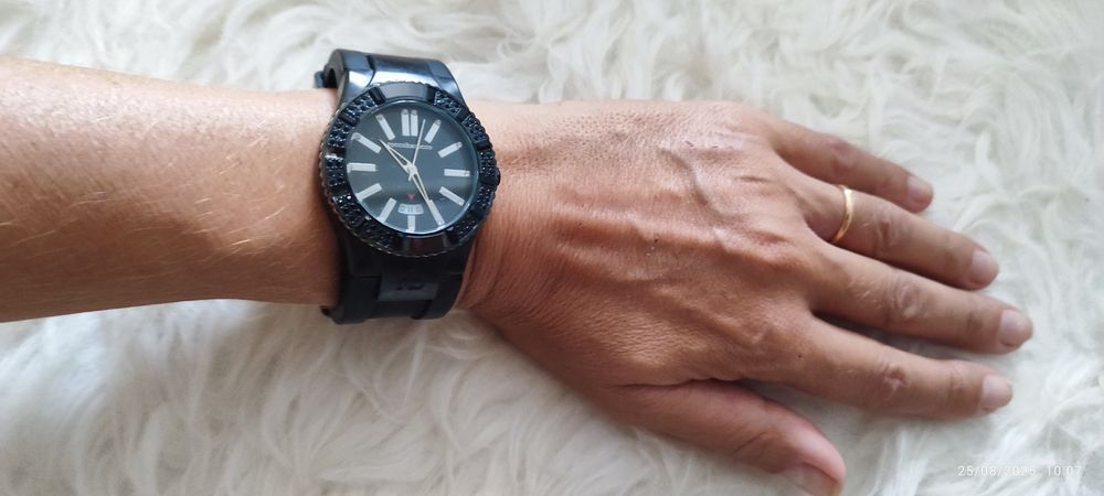 Relógio Rocobarocco-Modelo Greta-cristais Swarovski + estojo de viagem