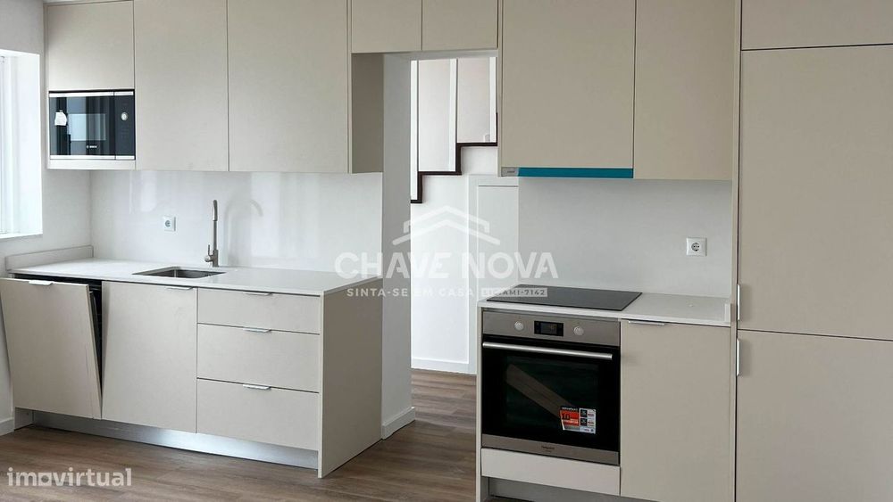 Moradia T2 Duplex na Cirvunvalação