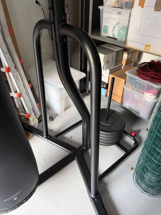 Conjunto Completo de Boxe- saco e suporte. Como novo.