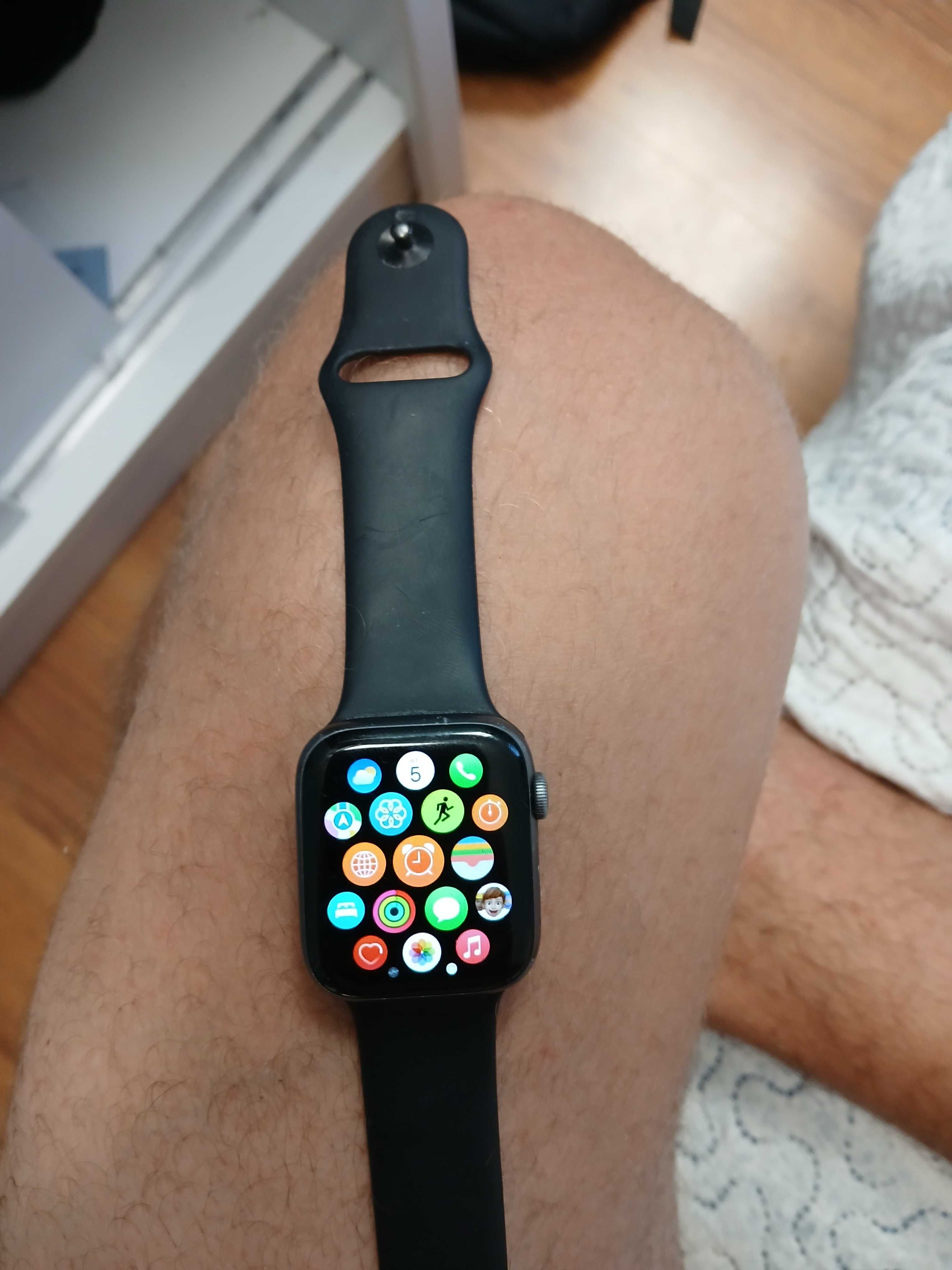 Apple wath 4. 44mm  e.sim