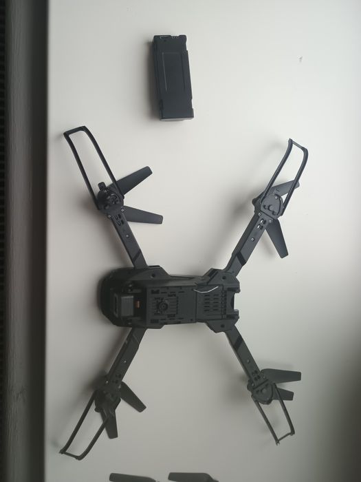 Дрон (фірму не знаю, подарували)