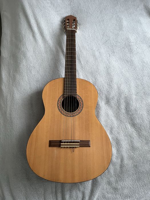 Продам гітару Yamaha C40 M в гарному стані. Струни нейлон