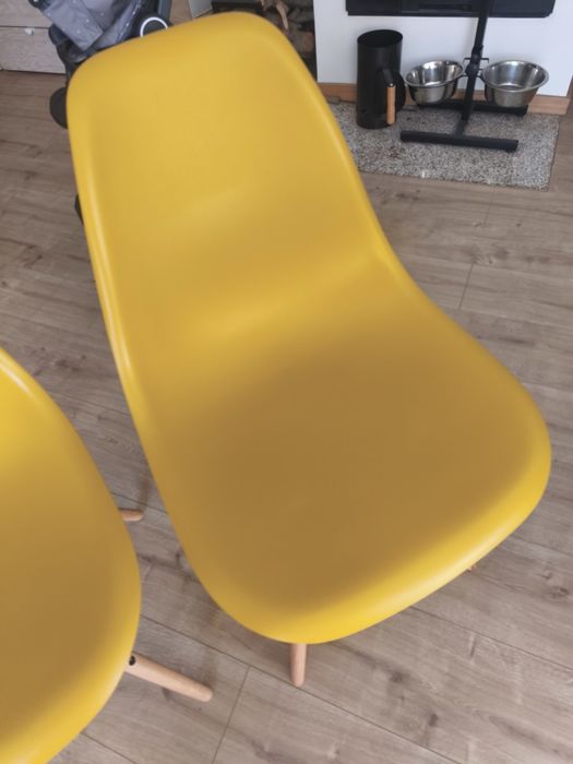 2 cadeiras amarelo torrado como novas