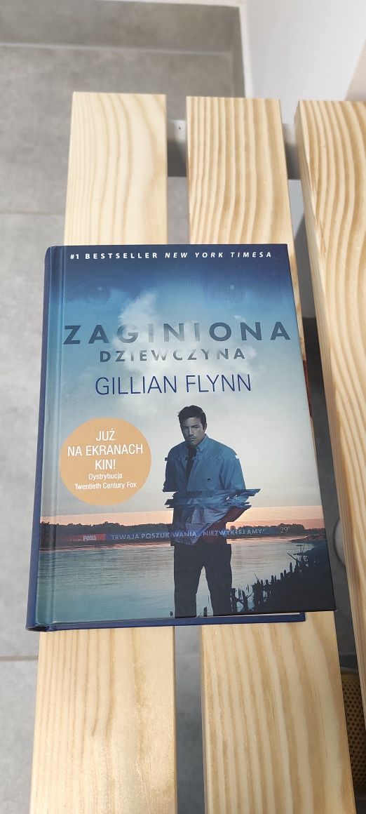 Gillian Flynn " Zaginiona dziewczyna "