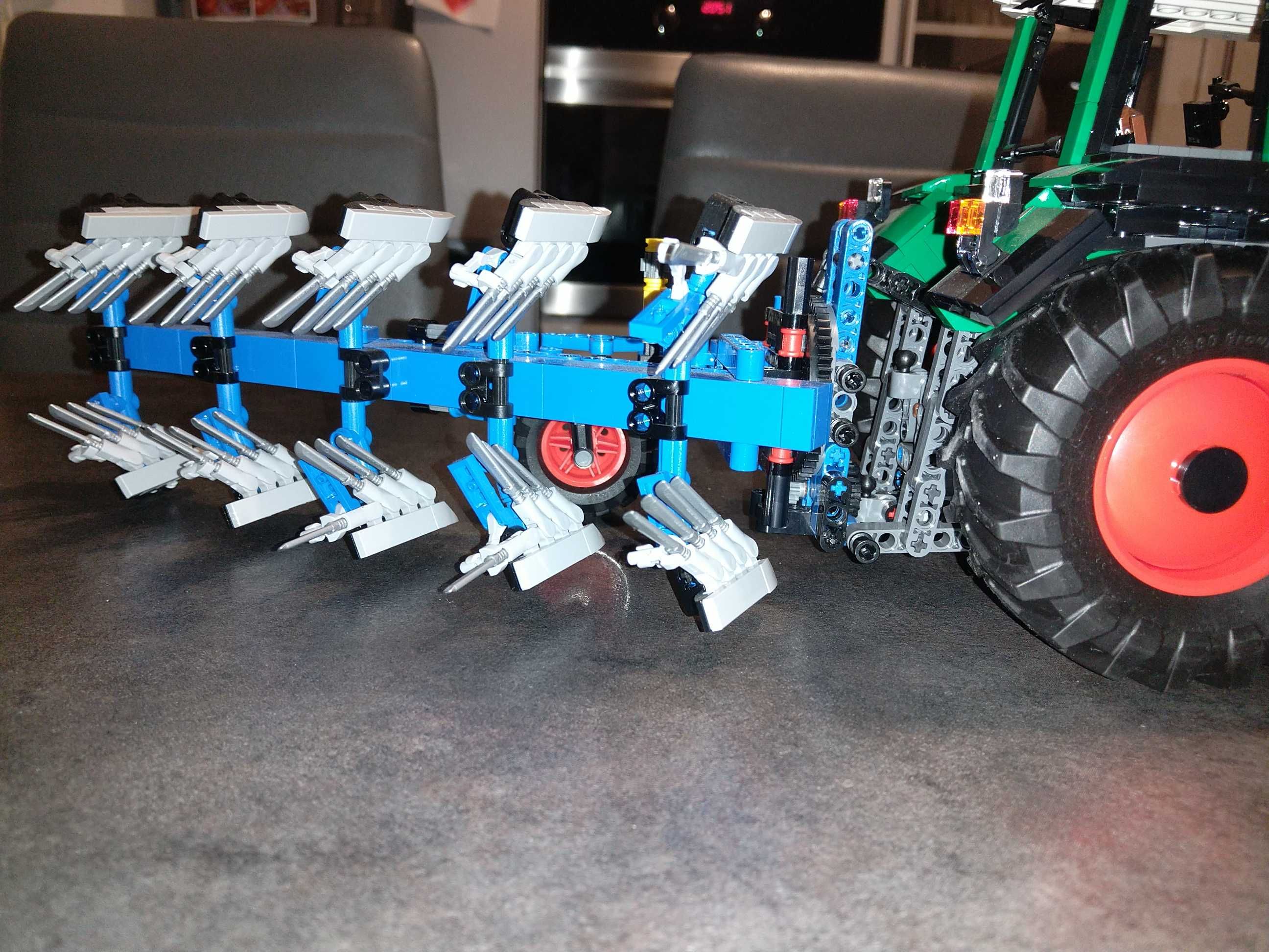 LEGO Fendt Favorit 514C  pług Lemken Europal 9 MOC by Eric Trax sbrick
