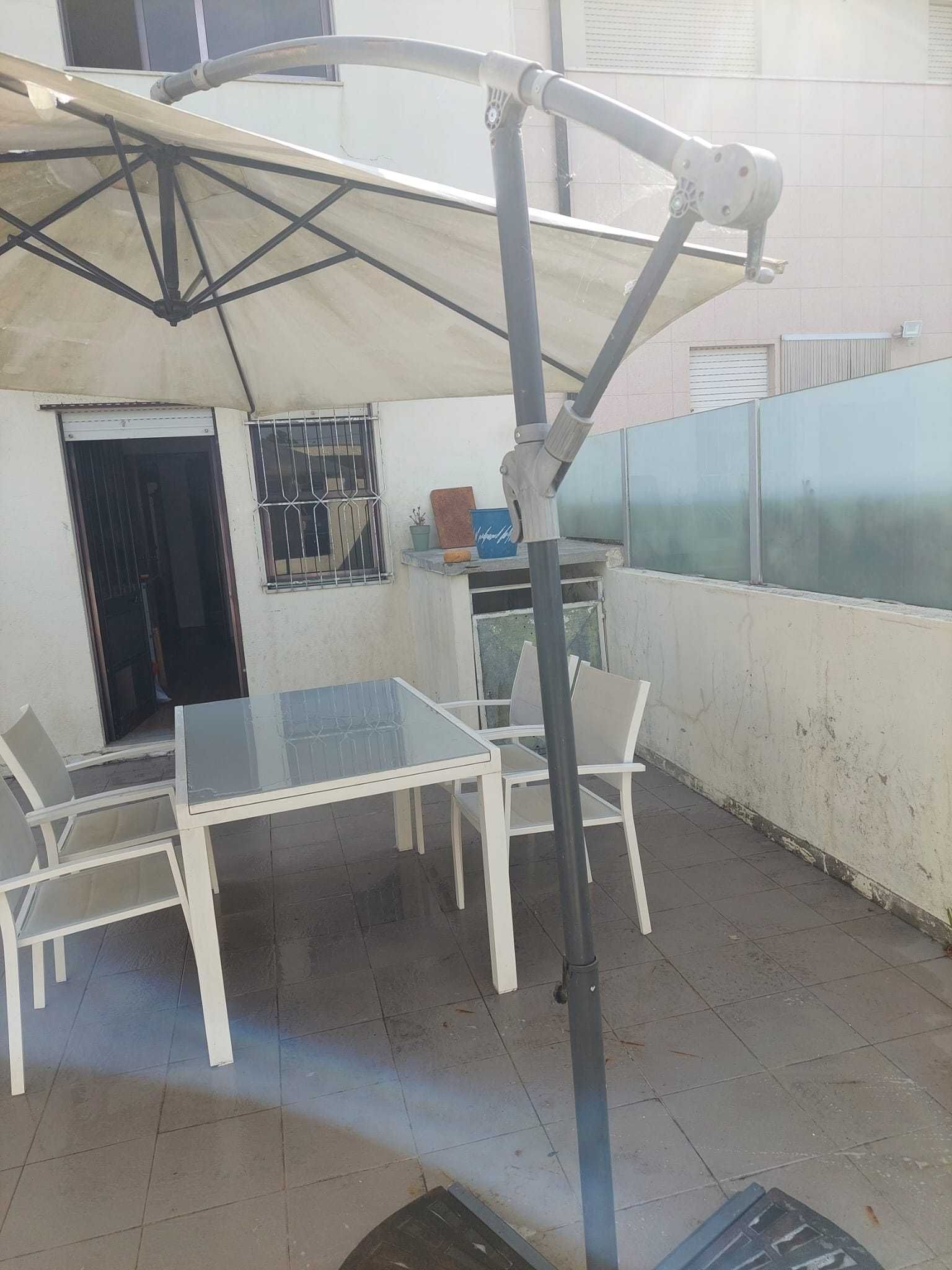 Conjunto Mesa + Cadeiras Exterior + Guarda Sol