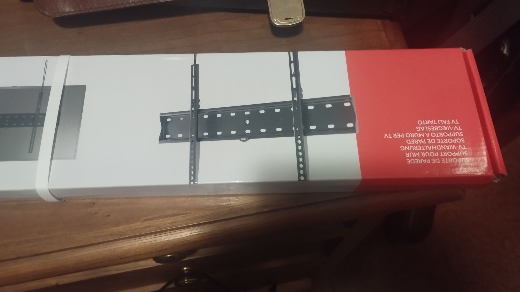 Suporte de TV novo na caixa