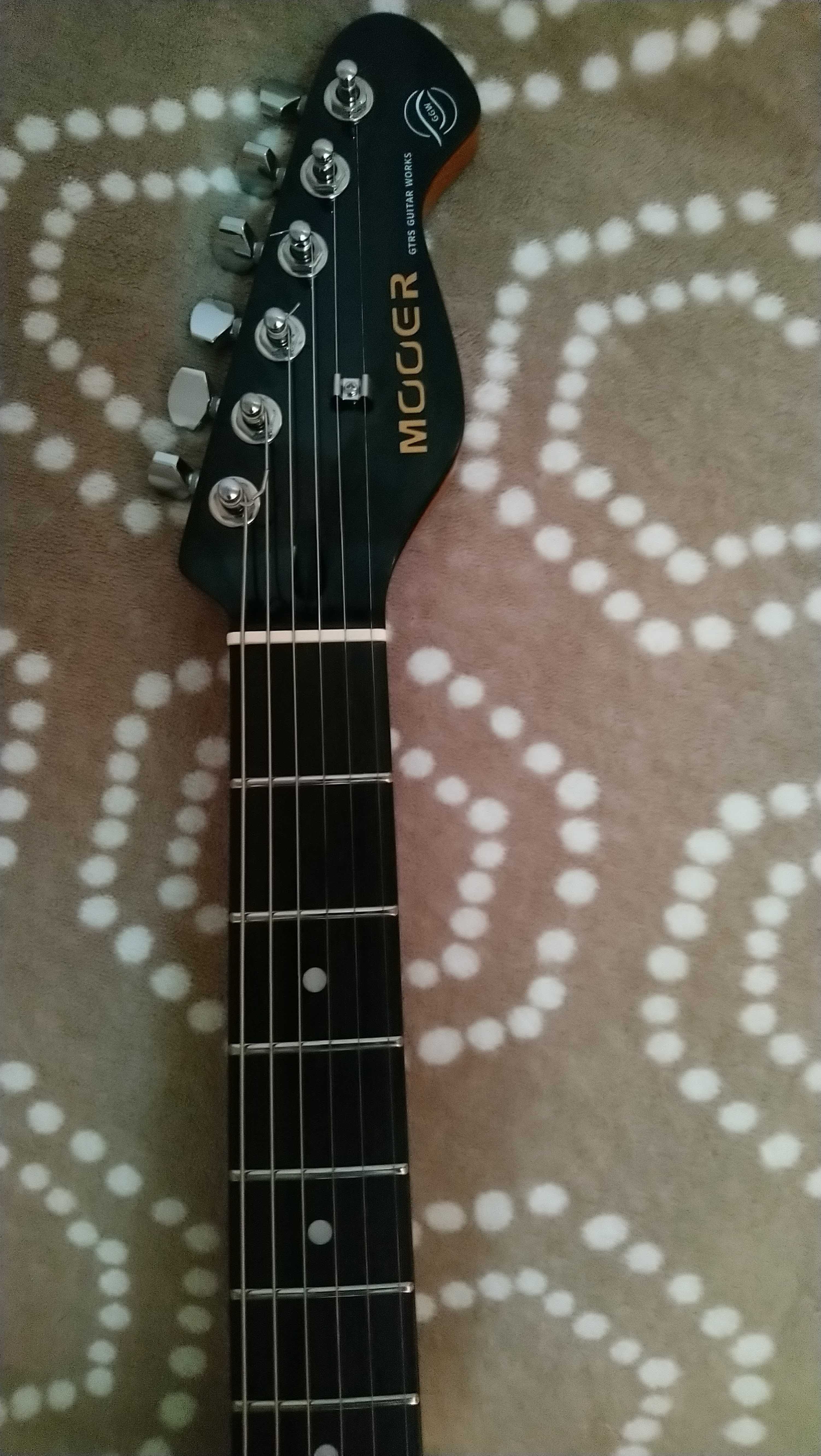 Sprzedam gitarę elektryczną mooer stratocaster