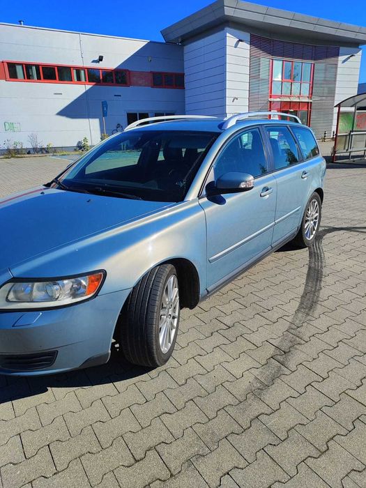 Samochód Volvo V50