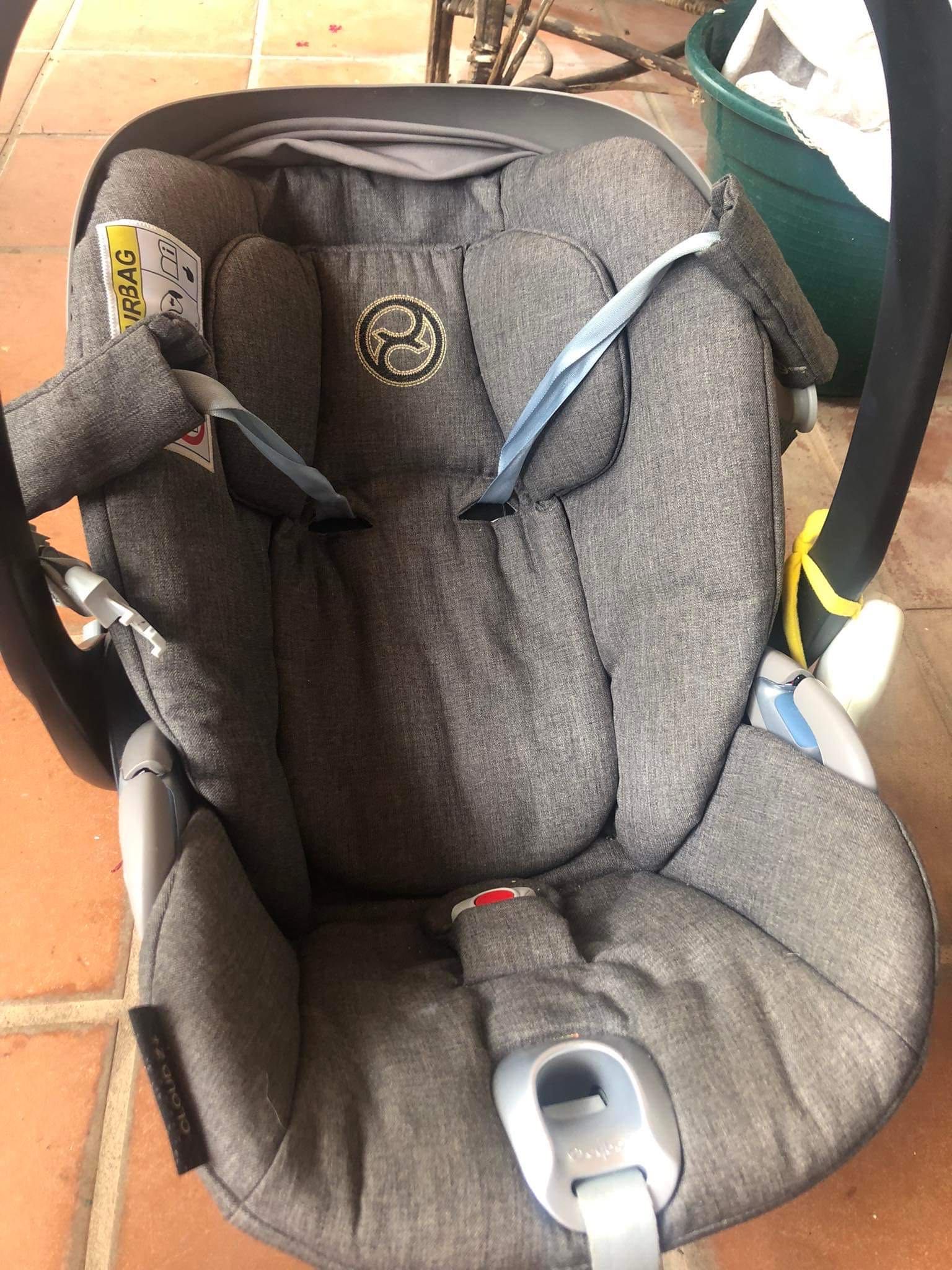 Cadeira de carro Cybex para transporte de bebé