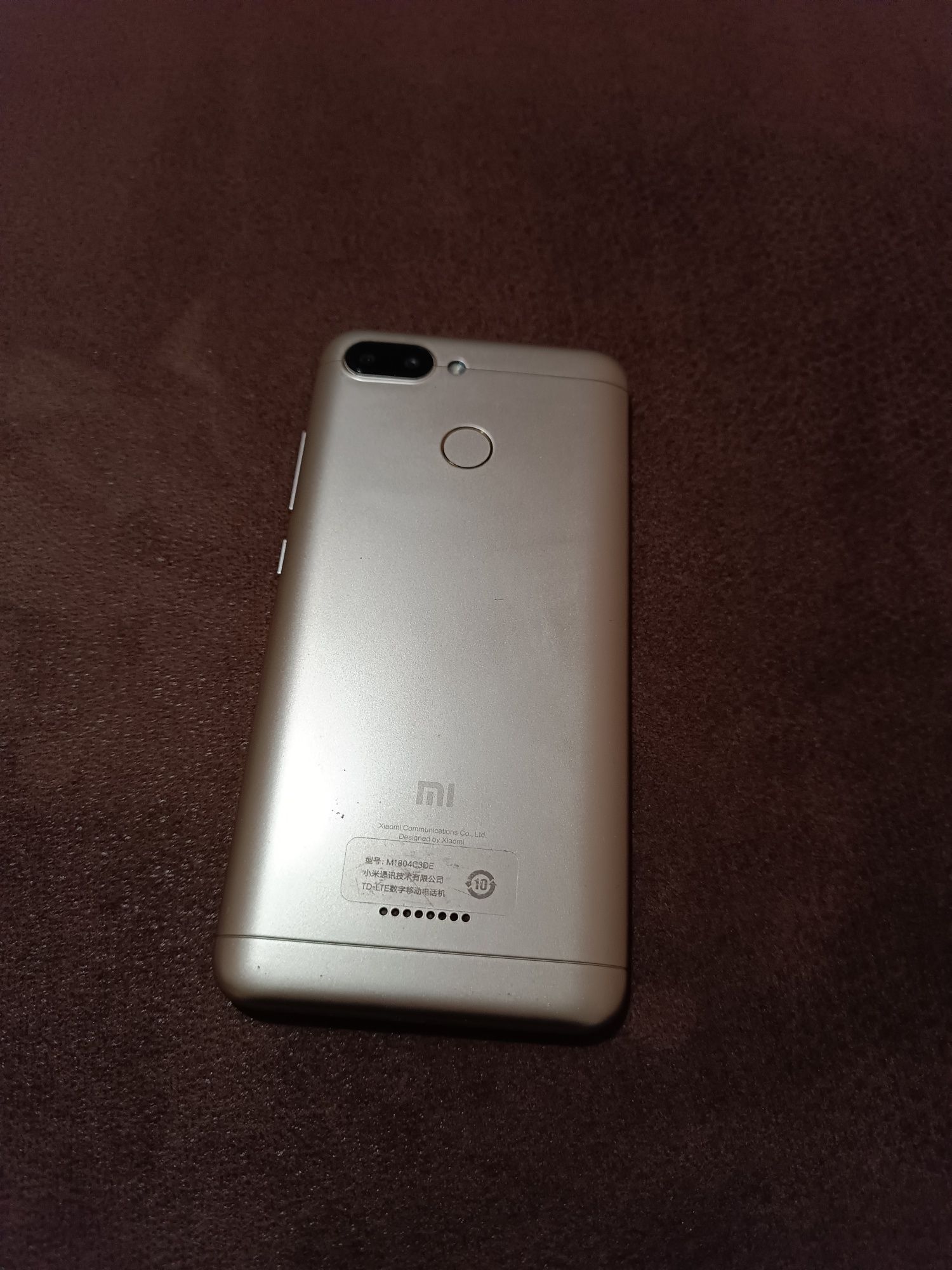 Телефон Xiaomi Redmi 6.