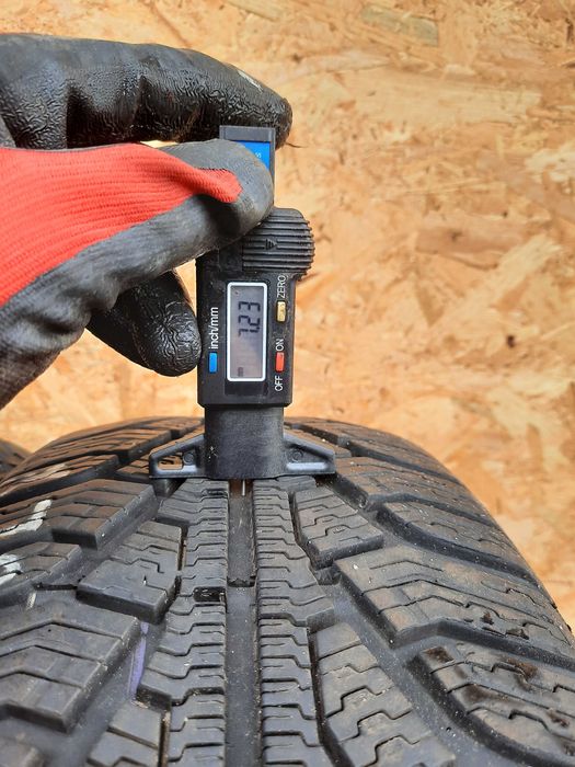 Opony zimowe 195x55R15 Uniroyal 2 szt  Z449