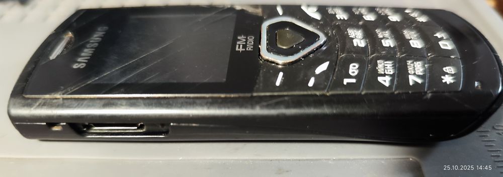 Кнопковий Samsung E1175T