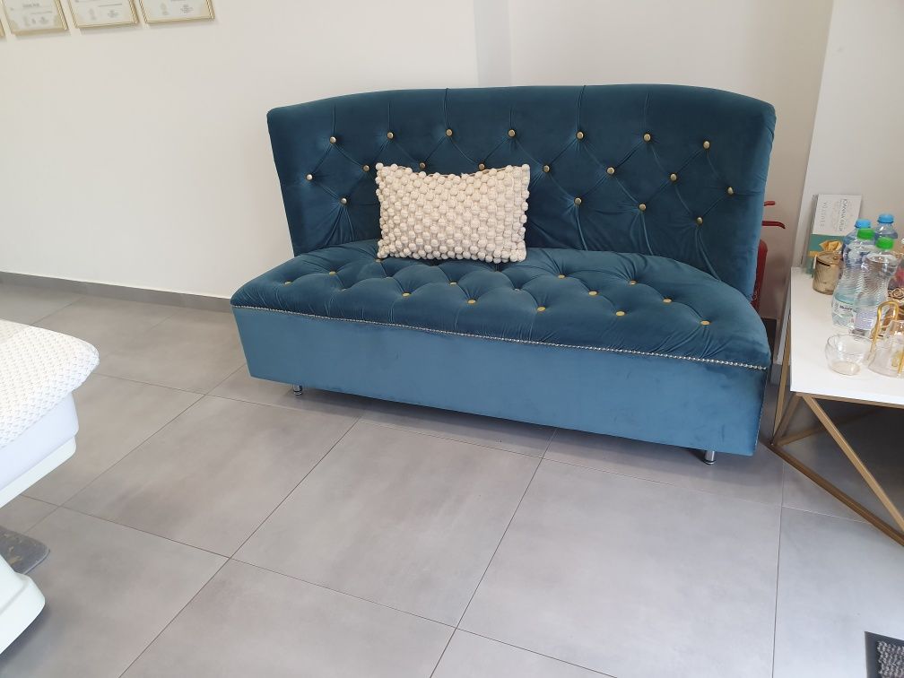 Sofa pikowana welurowa, recepcja, wieszak