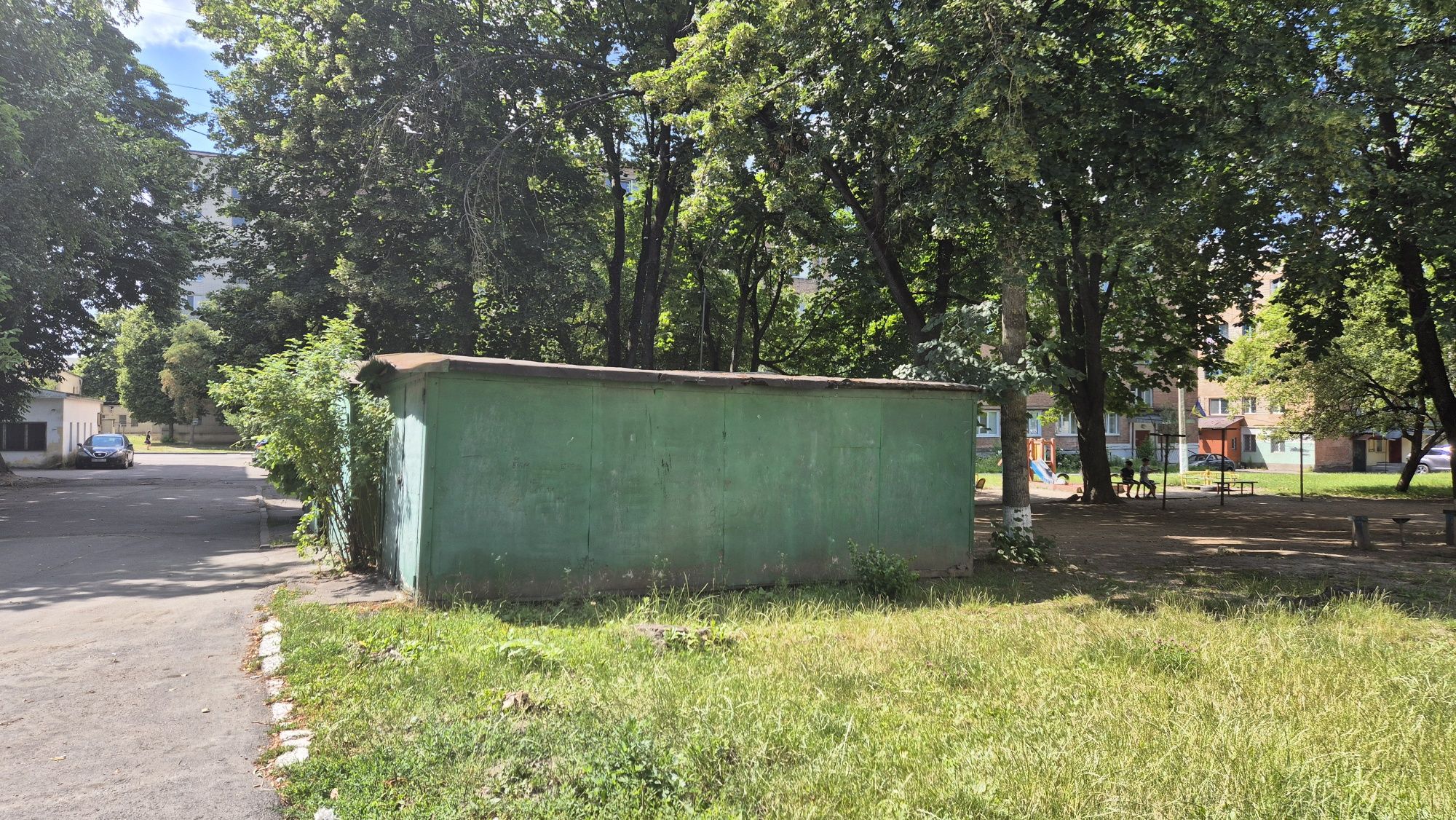 )( Продаж 3-К квартири в тихому районі міста