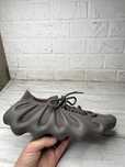 Крутые хаки кроссовки мужские adidas yeezy 450 cinder grey