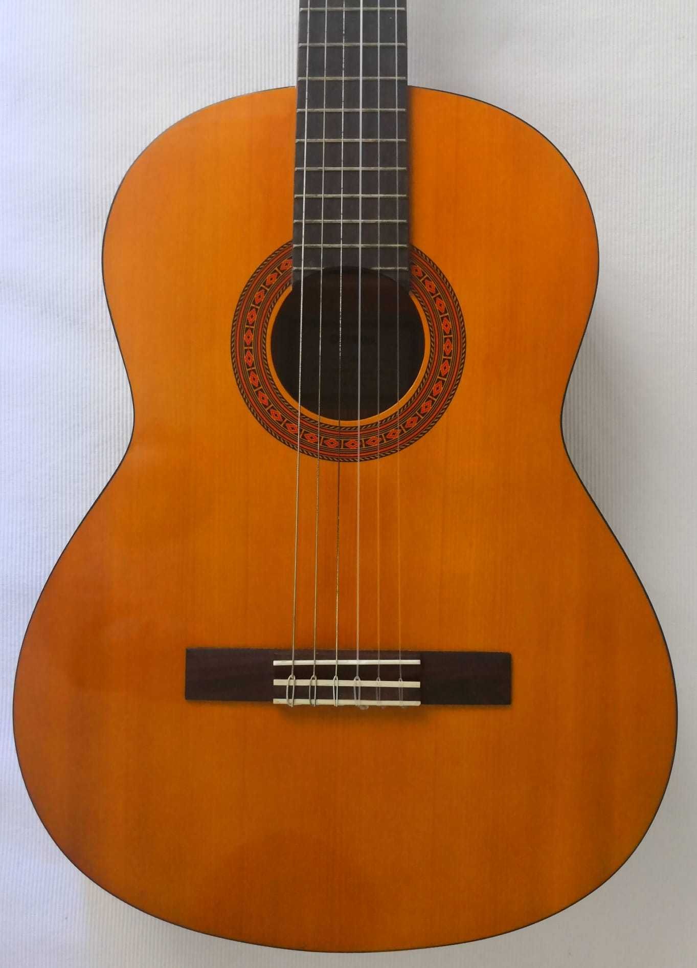 Guitarra clássica Yamaha C40, capa e acessórios