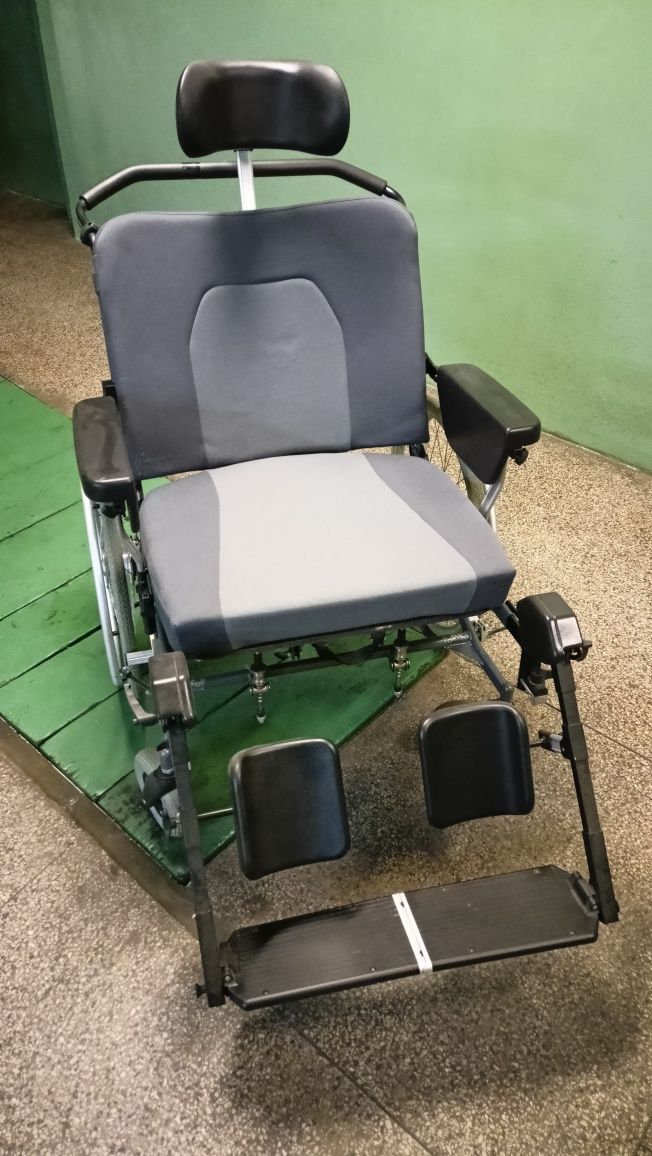 Wózek Inwalidzki Pielęgnacyjny HANDICARE CIRRUS 4 XL