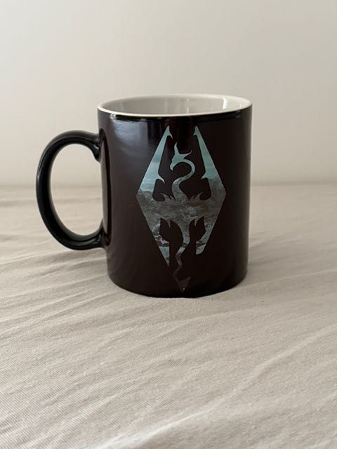 Kubek na licencji gry The Elder Scrolls V: Skyrim
