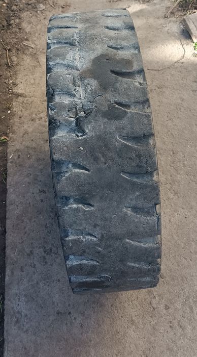 Шина цельнолитая к вилочным погрузчикам 6.50-10 б.у 1 шт.
