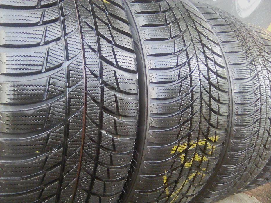 Продам пара, зима, Bridgestone Blizzak LM 001, 225 40 18 92V, 2018 год