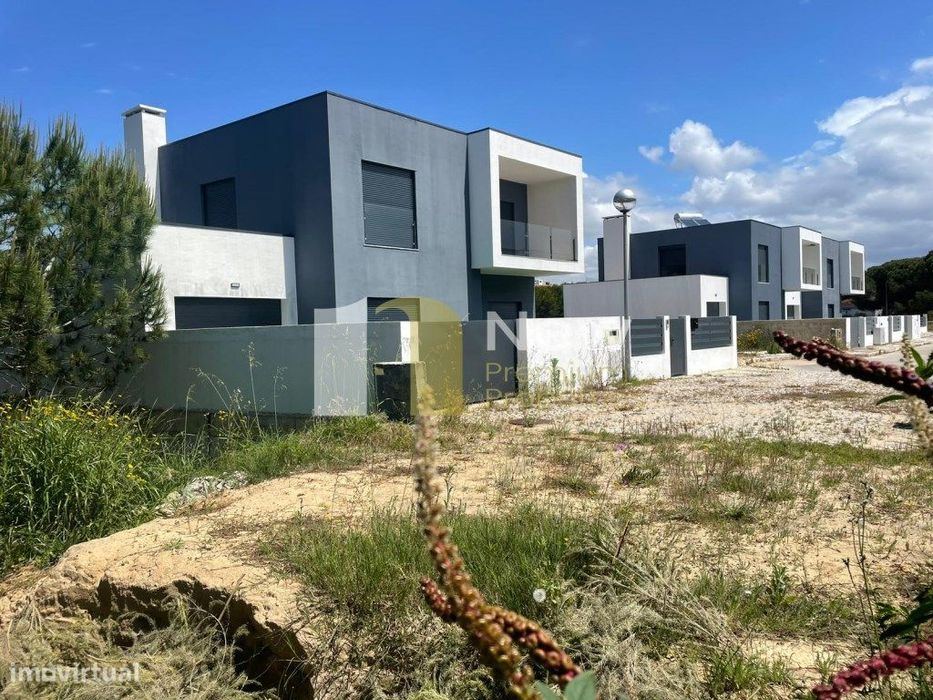 Lote de Terreno com 353,8 m2 na Lagoa de Albufeira.