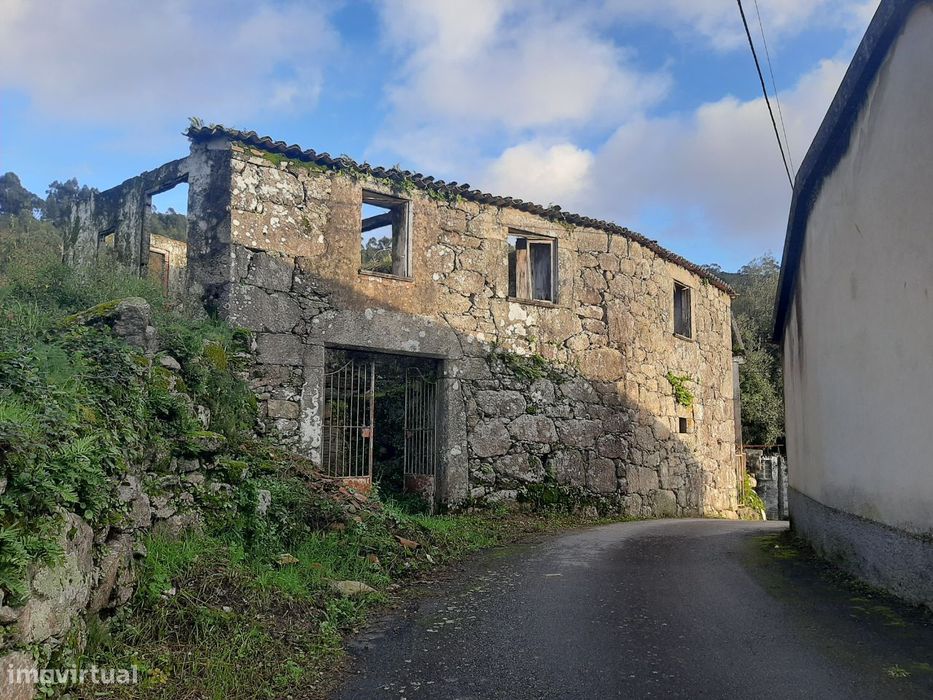 Moradia em pedra para restauro