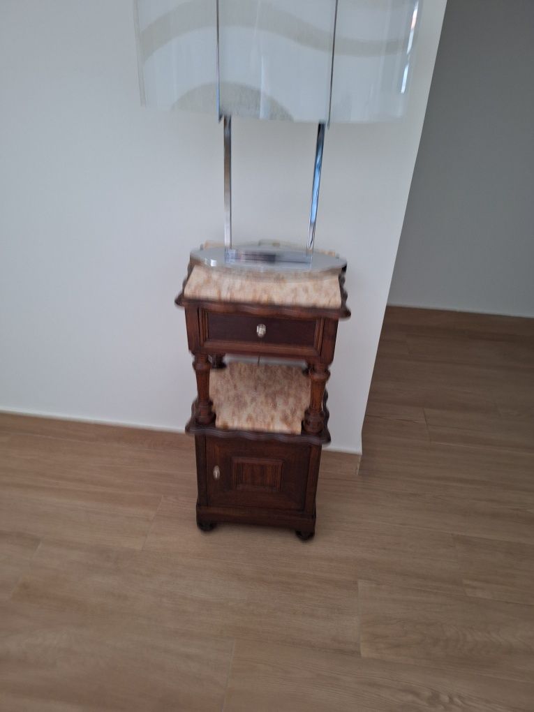 Mesinha de cabeceira