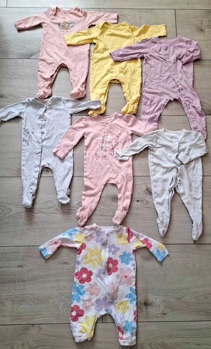 Zestaw piżamek, pajacyków niemowlęcych 62 - 68