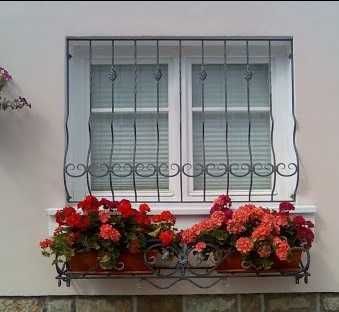 Цветочницы из металла