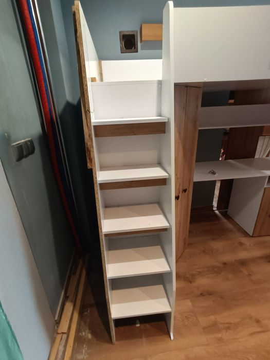 Łóżko, antresola z biurkiem