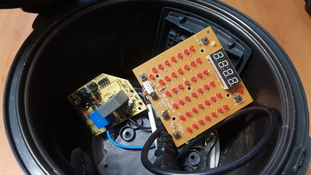 Мультиварка Elenberg MC5521B части корпуса.