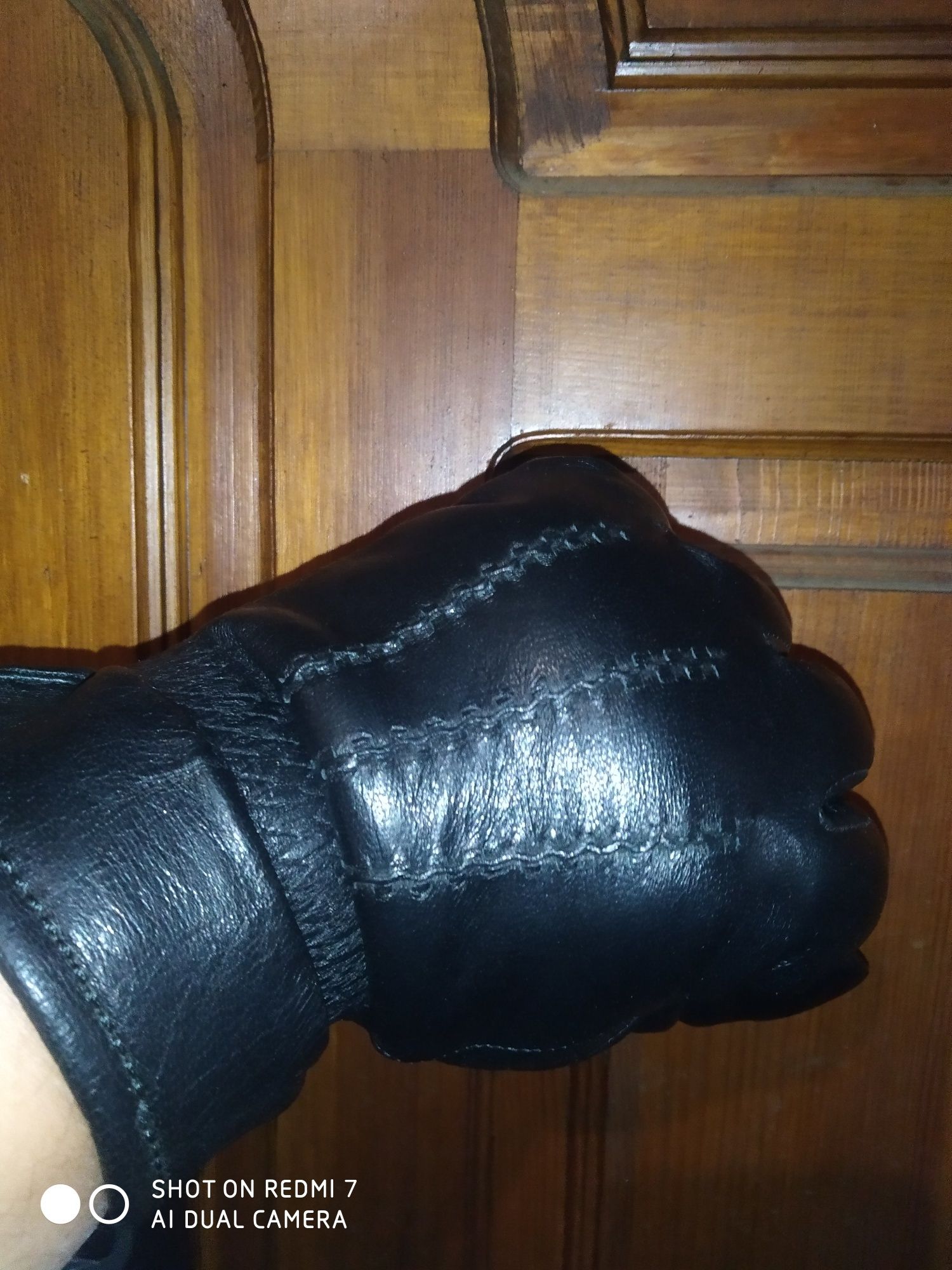 Новые кожаные перчатки стильные унисекс на вязаной шерстяной подкладке