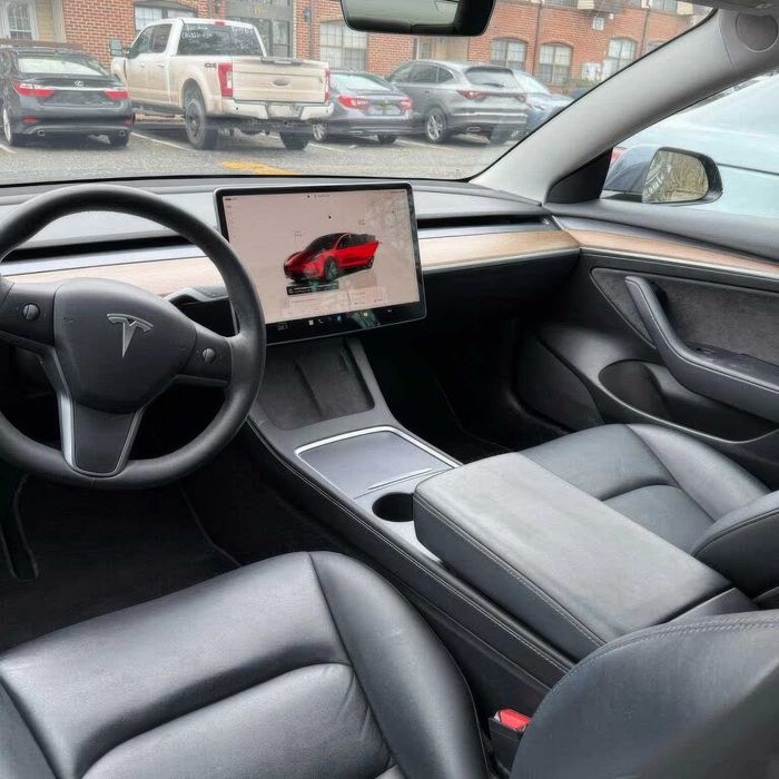 Tesla Model 3 Long Range      2022